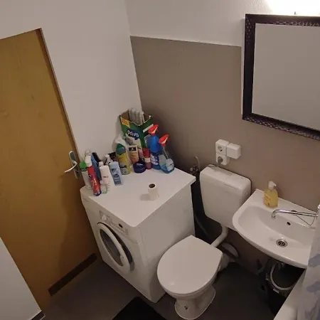 Gemuetliches Es Handelt Sich Hier Um Ein Private-zimmer In Einer Mit Gemeinsamen Badezimmer Nicht Um דרזדן