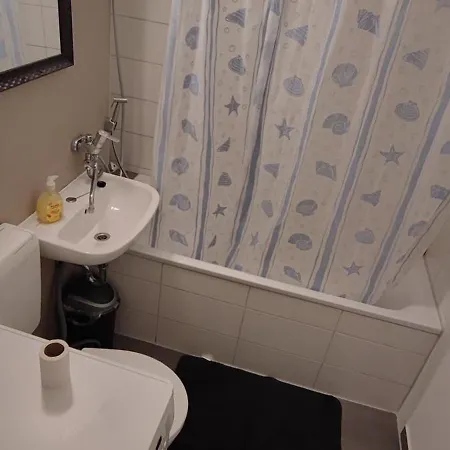 Gemuetliches Es Handelt Sich Hier Um Ein Private-zimmer In Einer Mit Gemeinsamen Badezimmer Nicht Um דירה דרזדן
